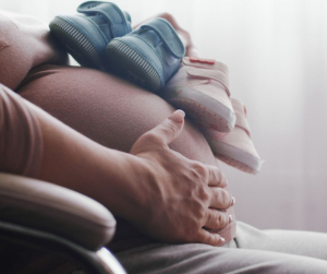 Ciąża bliźniacza a ryzyko poronienia – jakie zagrożenia niesie ze sobą ciąża mnoga?